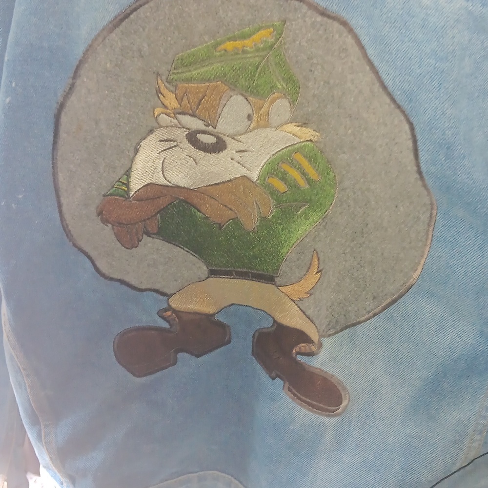 Vintage Top Line denim Lt. BlueTaz jacket. 2 inside and 2 outside pockets